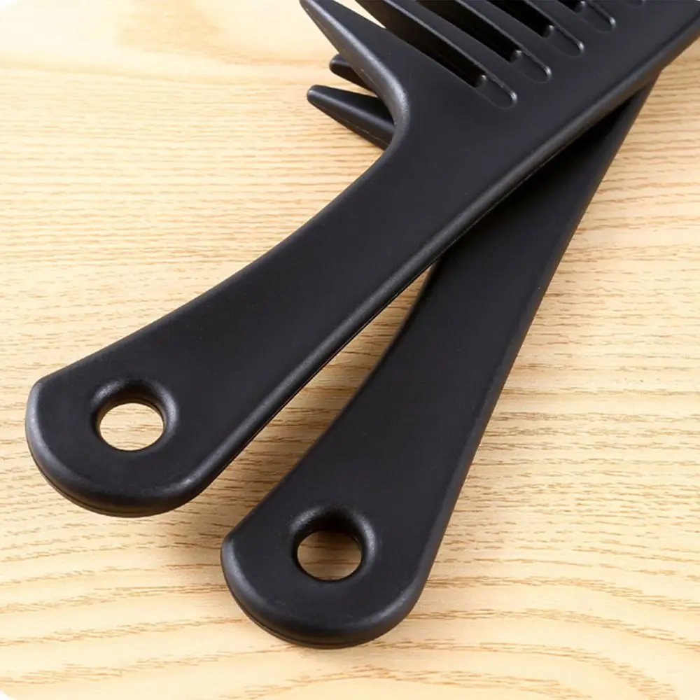 New Plastic Professional Anti-static Hairdressing Salon Styling Tool Wide Tooth Comb Curly Comb 
New Plastic Professional Anti-static Hairdressing Salon Styling Tool Wide Tooth Comb Curly Comb