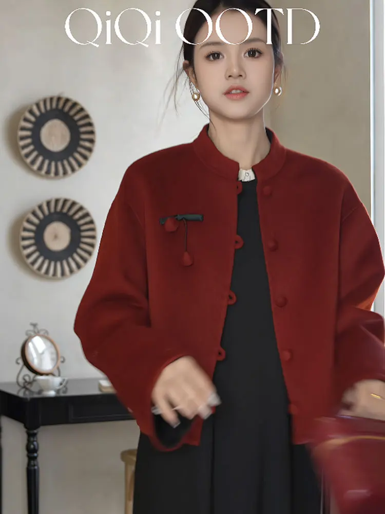 New Chinese Sle Loose Woolen Jaet with Button Collar Warmth And Slimming Effect for Women Winter 2025 Faion Trend
New Chinese Sle Loose Woolen Jaet with Button Collar Warmth And Slimming Effect for Women Winter 2025 Faion Trend