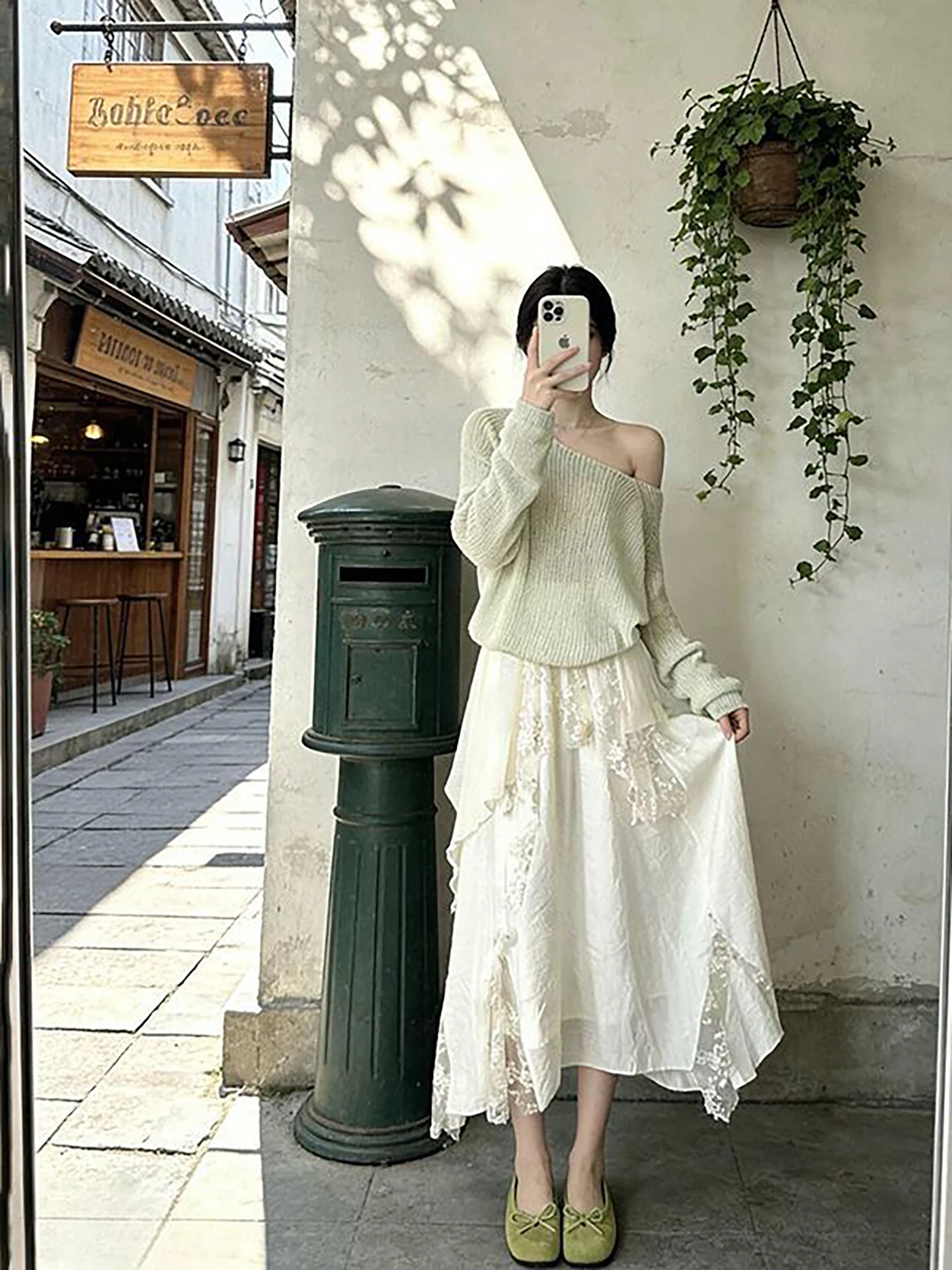 New Fashionable Knitted Light Green Top with Lace Half-length Skirt Two-piece Set Lazy Style Casual Wear for Women
New Fashionable Knitted Light Green Top with Lace Half-length Skirt Two-piece Set Lazy Style Casual Wear for Women