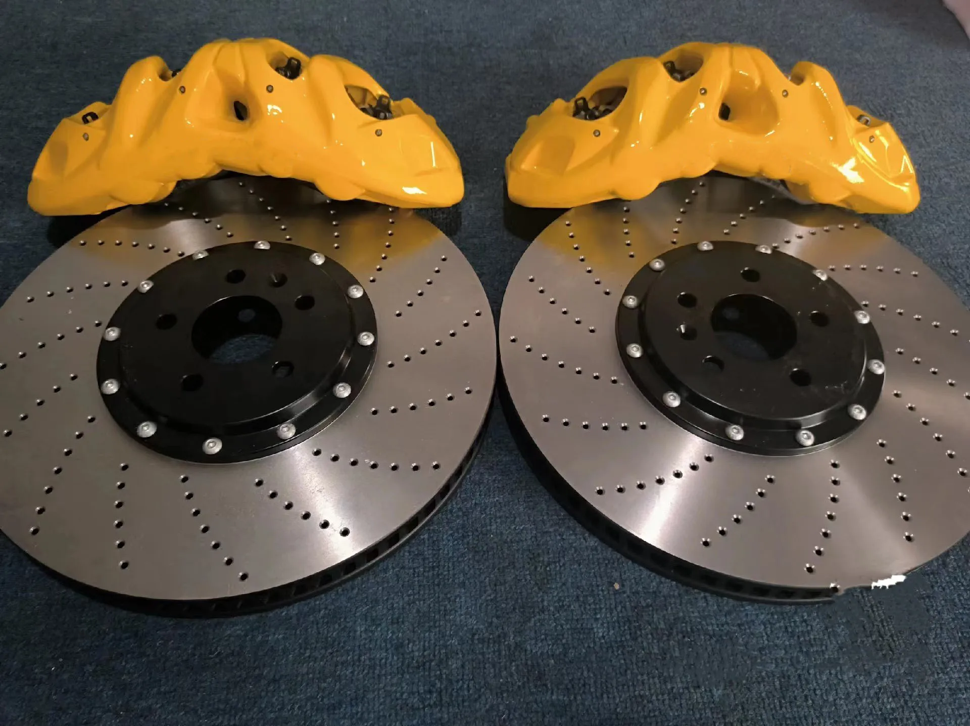 High quality brake caliper M 8 brake caliper set 8 pistons with 400/410mm high carbon disc 20R
High quality brake caliper M 8 brake caliper set 8 pistons with 400/410mm high carbon disc 20R