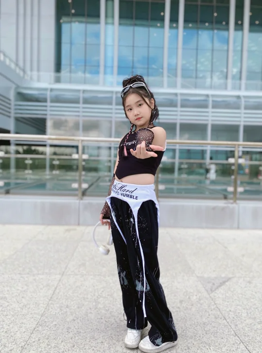 New Jazz Dance Costumes, Trendy and Cool Navel Top Sets, Children's Stage Performances, Girls' Hip-hop Trendy Costumes
New Jazz Dance Costumes, Trendy and Cool Navel Top Sets, Children's Stage Performances, Girls' Hip-hop Trendy Costumes