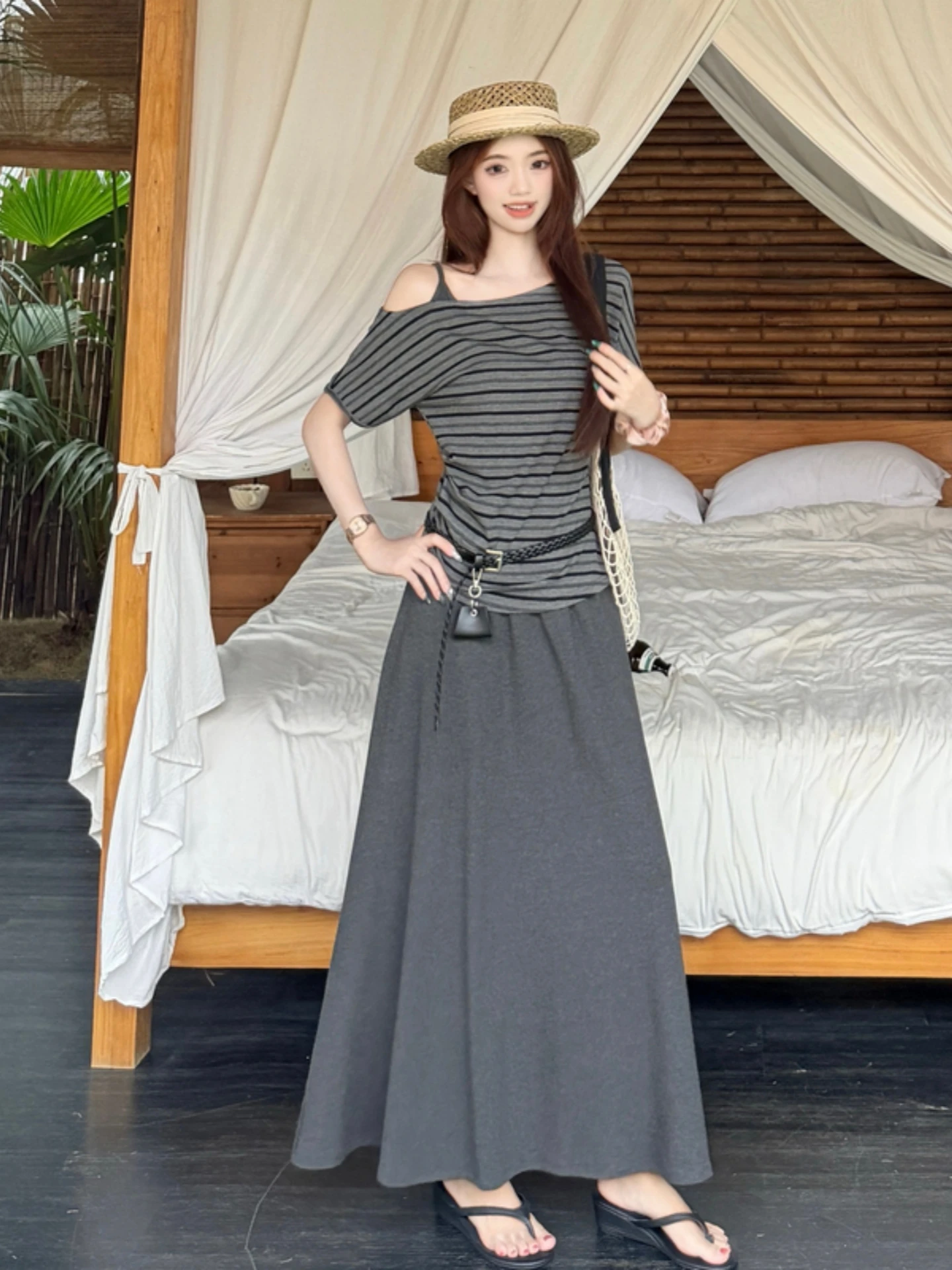Summer Fashionable Women's Outfit Beautiful Shoulder-baring Slant Collar Striped Top Half-length Skirt Two-piece Set plus Size
Summer Fashionable Women's Outfit Beautiful Shoulder-baring Slant Collar Striped Top Half-length Skirt Two-piece Set plus Size