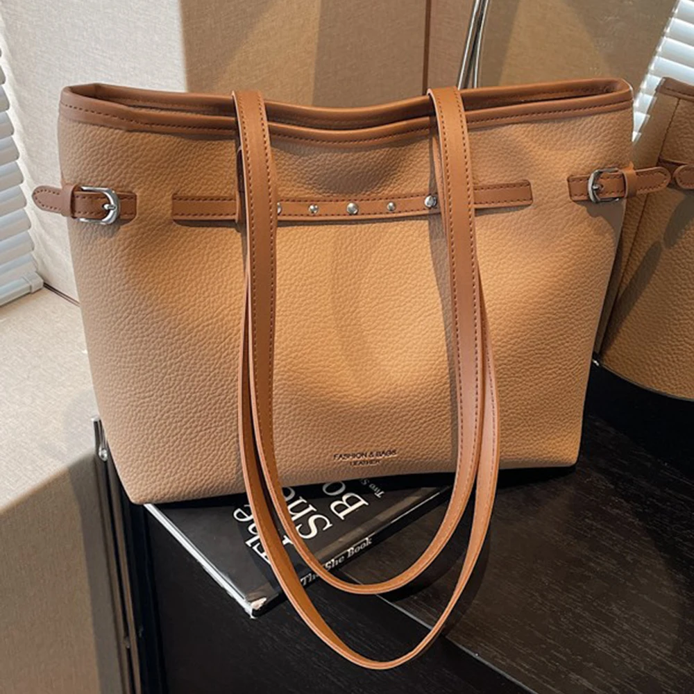 PU Leather Solid Color Large Capacity Tote Bag Casual Style Shoulder Bag Simple Design Hand Carry Purse for Women Use Bags
PU Leather Solid Color Large Capacity Tote Bag Casual Style Shoulder Bag Simple Design Hand Carry Purse for Women Use Bags