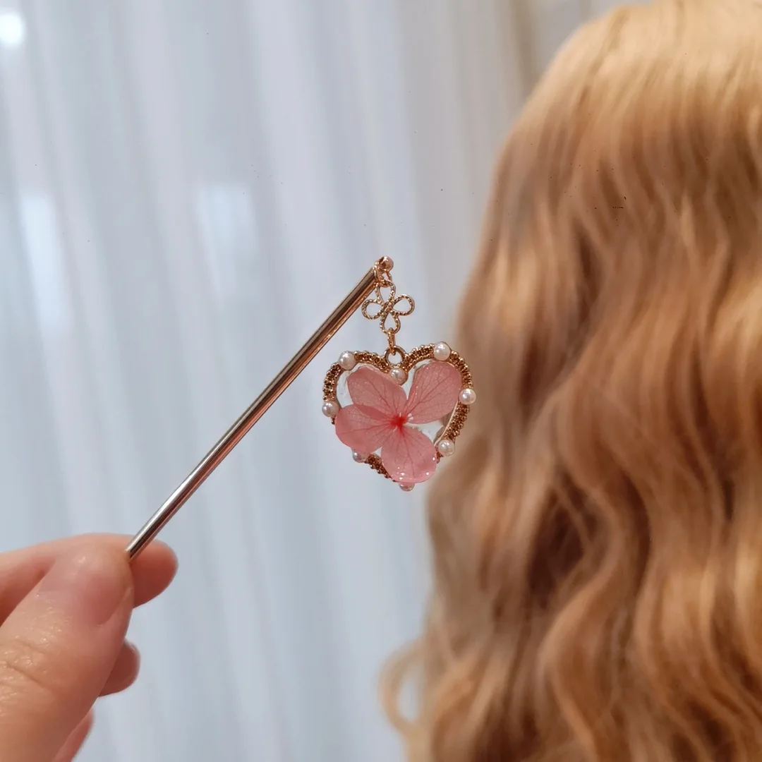 3191 Wholesale Niche Design Real Flower Dried Flower Hairpin Heart Pearl Ancient Style Hanfu Daily Hairpin Christmas gift
3191 Wholesale Niche Design Real Flower Dried Flower Hairpin Heart Pearl Ancient Style Hanfu Daily Hairpin Christmas gift