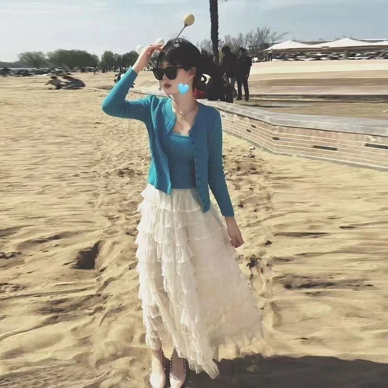 Blue Knitted Cardigan And Tank Top with Lace Skirt Set Women's Anti-Aging Korean Style Casual High Waist Cake Skirt Ensemble
Blue Knitted Cardigan And Tank Top with Lace Skirt Set Women's Anti-Aging Korean Style Casual High Waist Cake Skirt Ensemble