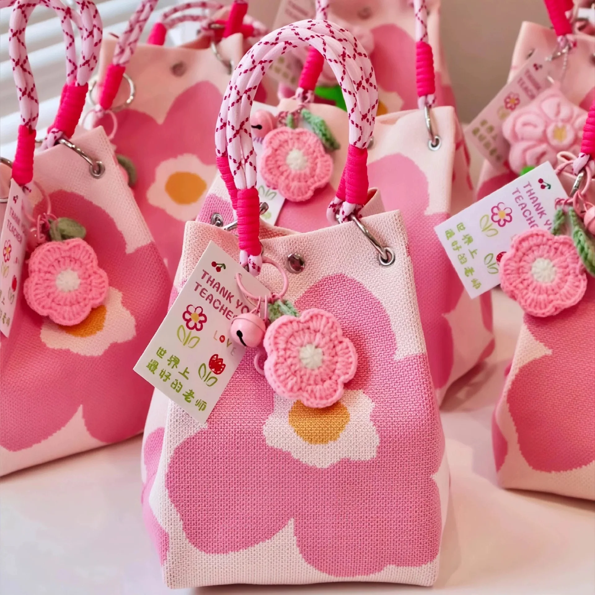 Cute Knitted Bucket Bag Magnetic Buckle Casual Handbag Large Capacity City Simple Style Polyester Lining Mini Size Handbag
Cute Knitted Bucket Bag Magnetic Buckle Casual Handbag Large Capacity City Simple Style Polyester Lining Mini Size Handbag