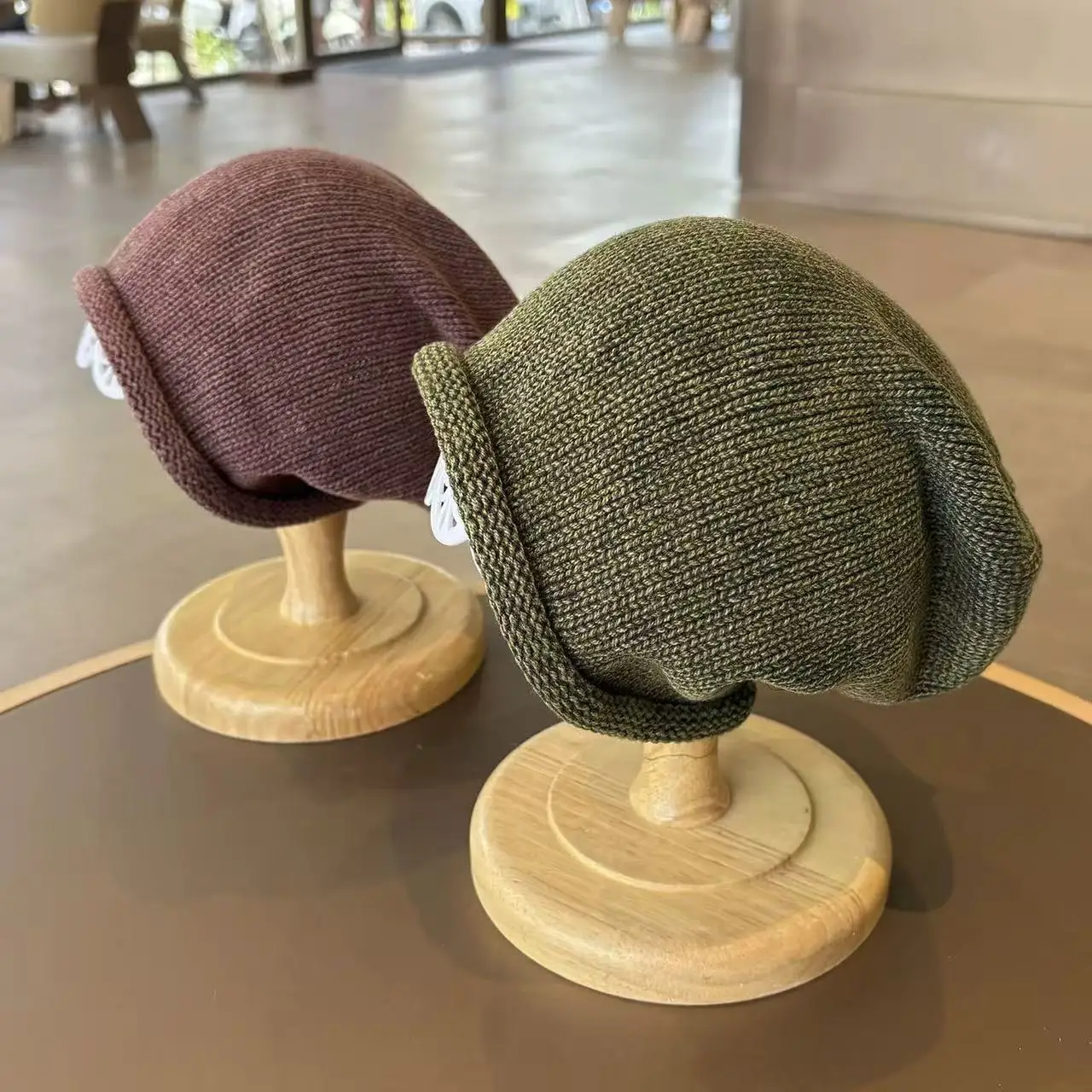 2025 зимняя детская вязаная шапка от 2 до 8 лет, однотонная теплая защитная шапка для ушей для девочек и мальчиков, модные детские сложенные шапки, аксессуары