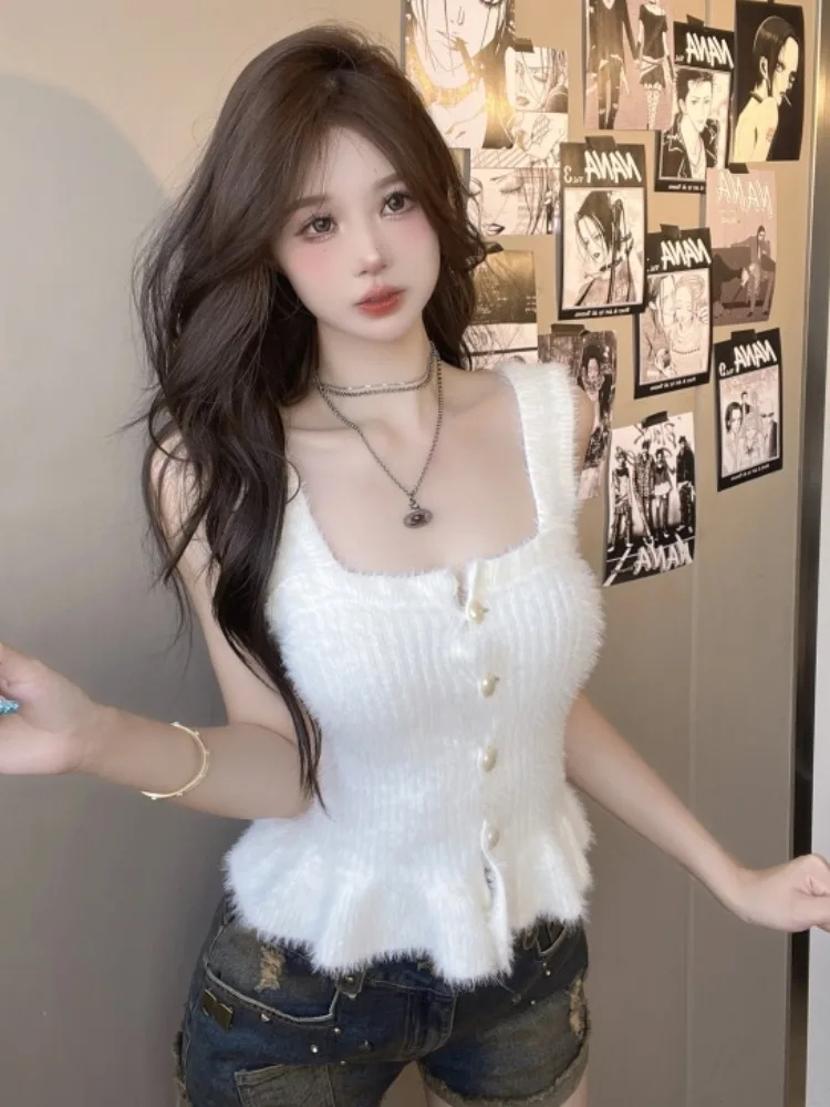 White Square Collar Sexy Knitted Top with Sling Strap And Rib Cage Design Korean Style Slim Fit Inner Wear for plus Size Women
White Square Collar Sexy Knitted Top with Sling Strap And Rib Cage Design Korean Style Slim Fit Inner Wear for plus Size Women