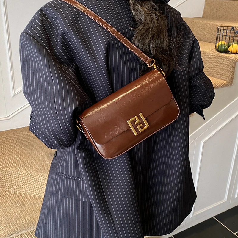 Luxury Fashionable Tote Messenger Bag For Business Women With Large Capacity And Trendy Crossbody Strap
Luxury Fashionable Tote Messenger Bag For Business Women With Large Capacity And Trendy Crossbody Strap