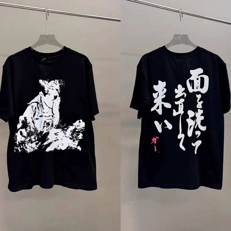 24SS Graffiti Print Erd Short Sleeve High Street Roundneck Loose Fashion New Cotton T-shirt Daily Casual ERD Tops
24SS Graffiti Print Erd Short Sleeve High Street Roundneck Loose Fashion New Cotton T-shirt Daily Casual ERD Tops