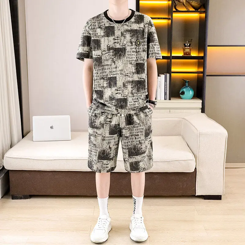 Summer Short Sleeve Set Men's Thin round Neck T-Shirt Hong Kong Style Two-Piece Youth Handsome Body Shirt Five-Part Pants Trendy
Summer Short Sleeve Set Men's Thin round Neck T-Shirt Hong Kong Style Two-Piece Youth Handsome Body Shirt Five-Part Pants Trendy