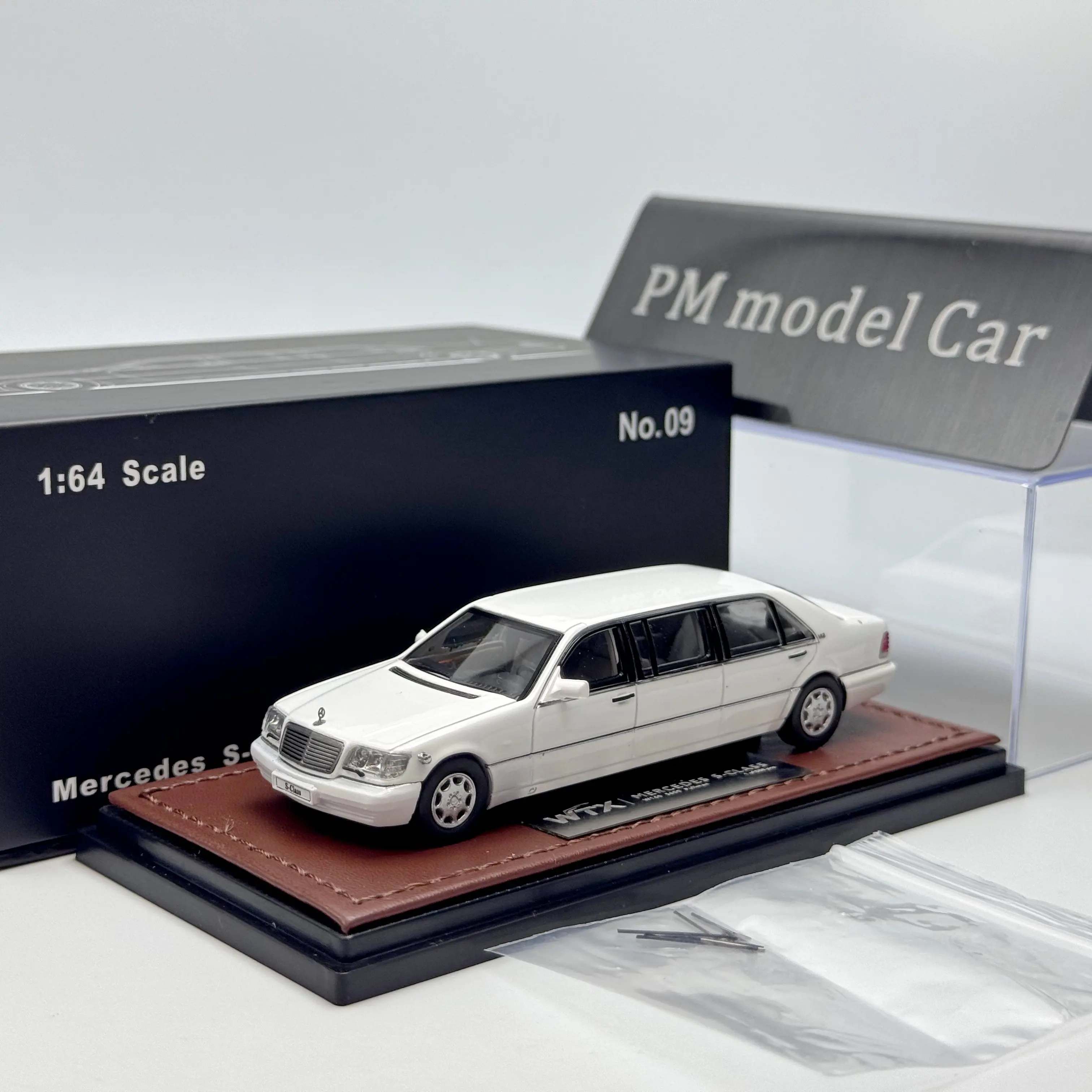 WTX 1:64 Mercedes-Benz S-Class W140 Long Wheelbase White Limousine Alloy Diecast Model Car Collectible Gift
WTX 1:64 Mercedes-Benz S-Class W140 Long Wheelbase White Limousine Alloy Diecast Model Car Collectible Gift