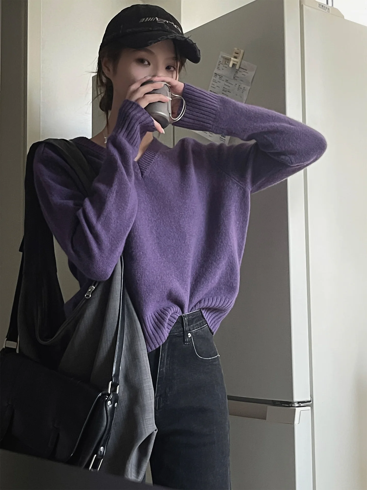 Женский шерстяной свитер с V-образным вырезом на осень-зиму, свободный, мягкий, удобный, универсальный топ в фиолетовых и ягодных оттенках, ретро, с длинными рукавами, круглый вырез горловины...
Женский шерстяной свитер с V-образным вырезом на осень-зиму, свободный, мягкий, удобный, универсальный топ в фиолетовых и ягодных оттенках, ретро, с длинными рукавами, круглый вырез горловины...