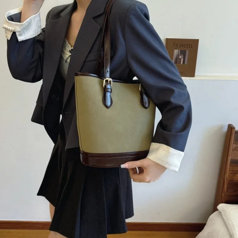 Logo Designer Diaper Bag For Women Trendy Letter Leather Tote Large Capacity Elegant Minimalist Commuter Fashion Shoulder Bag
Logo Designer Diaper Bag For Women Trendy Letter Leather Tote Large Capacity Elegant Minimalist Commuter Fashion Shoulder Bag