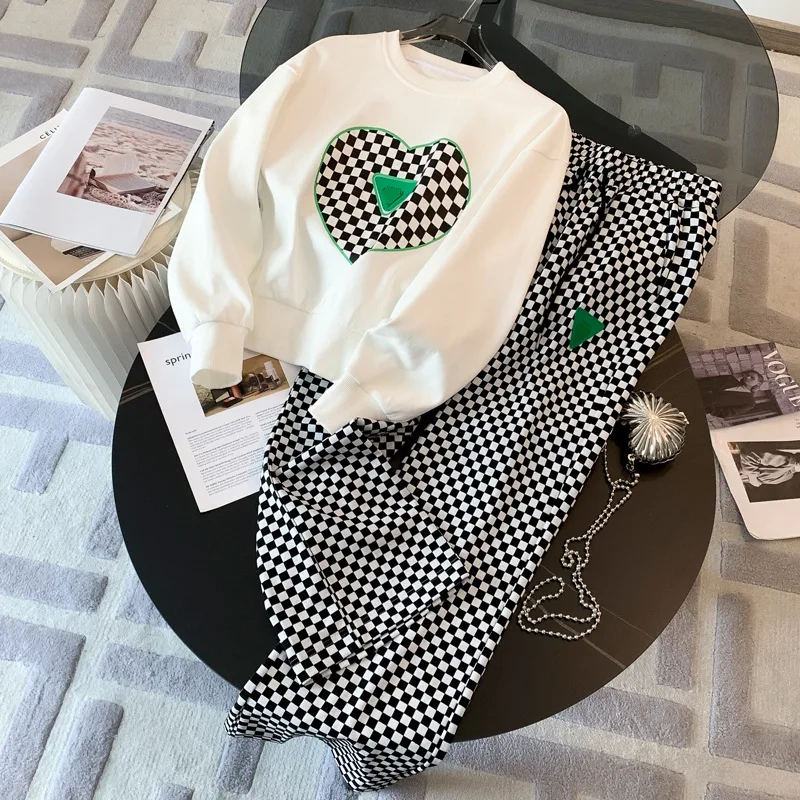 Sports Suit for Women 2025 New Style Checkered Wide Leg Pants with Heart-shaped Printed Long Sleeved T-shirt Two-piece Set
Sports Suit for Women 2025 New Style Checkered Wide Leg Pants with Heart-shaped Printed Long Sleeved T-shirt Two-piece Set