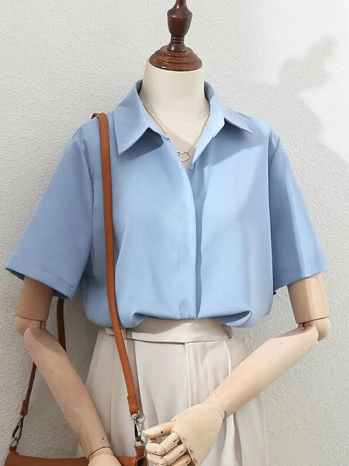 British Style Anti-Wrinkle Short Sleeve Blue Shirt Women's Commute Interview Shirt Summer Style Straight Cut Collar
British Style Anti-Wrinkle Short Sleeve Blue Shirt Women's Commute Interview Shirt Summer Style Straight Cut Collar