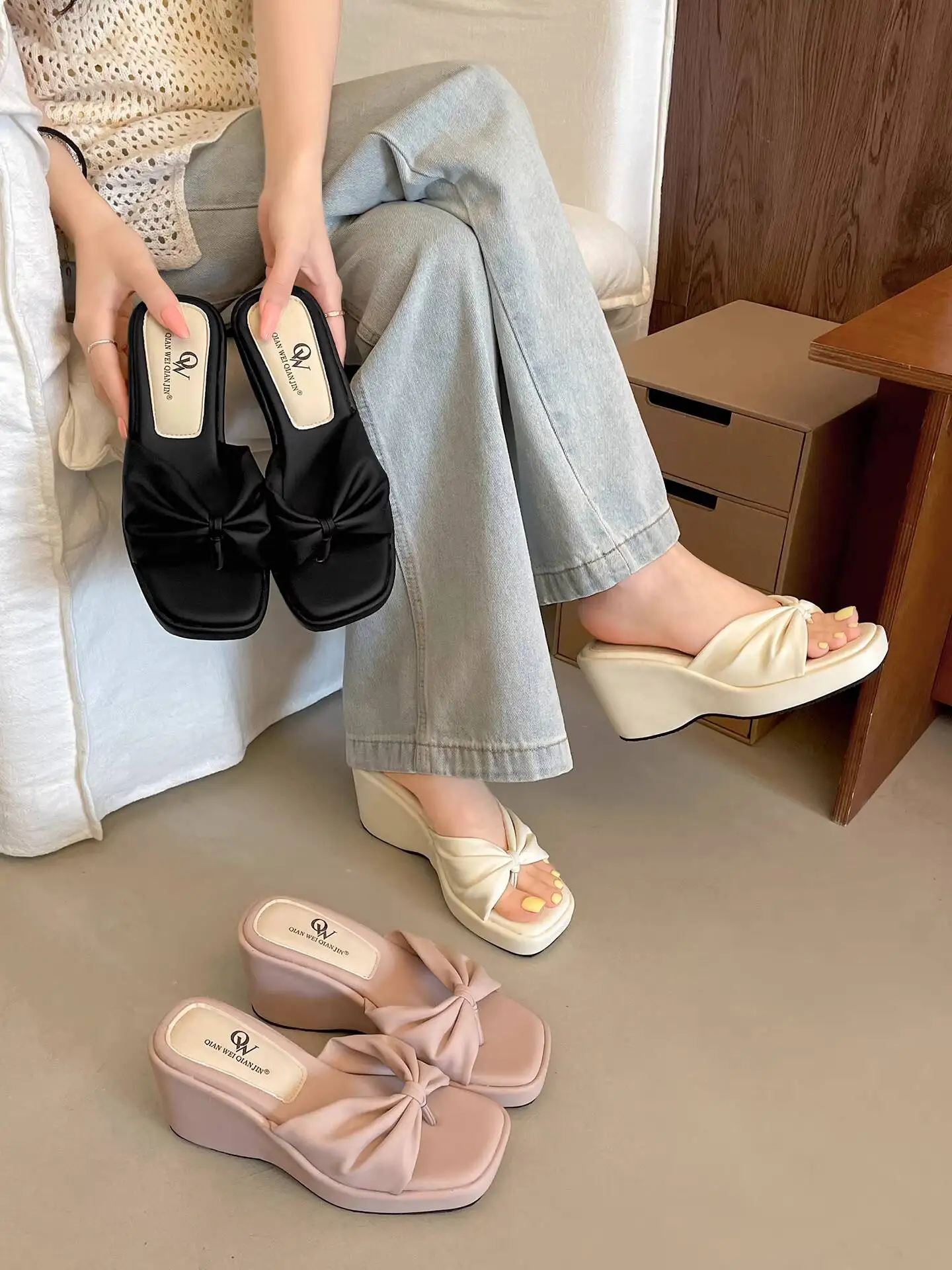 Women Wedge Slippers 2026 Summer Women's French Non-Slip Wedge Sandals Thick Sole Height Increasing Sandals Slippers For Dresses
Women Wedge Slippers 2026 Summer Women's French Non-Slip Wedge Sandals Thick Sole Height Increasing Sandals Slippers For Dresses