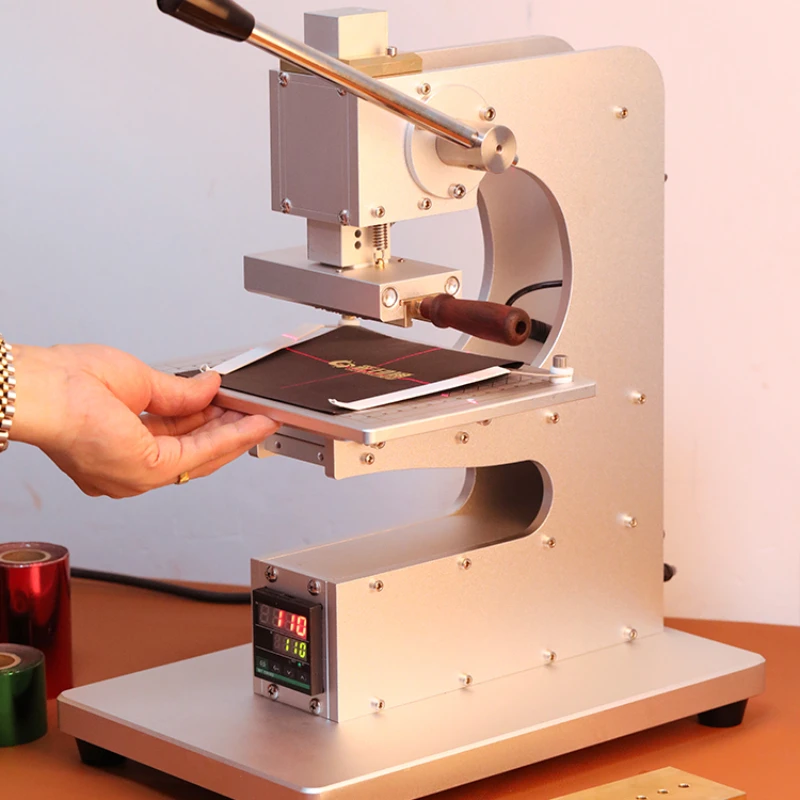 Manual bronzing machine electronic eye hot stamping press finished leather wallet mobile phone case belt handmade leather goods
Manual bronzing machine electronic eye hot stamping press finished leather wallet mobile phone case belt handmade leather goods