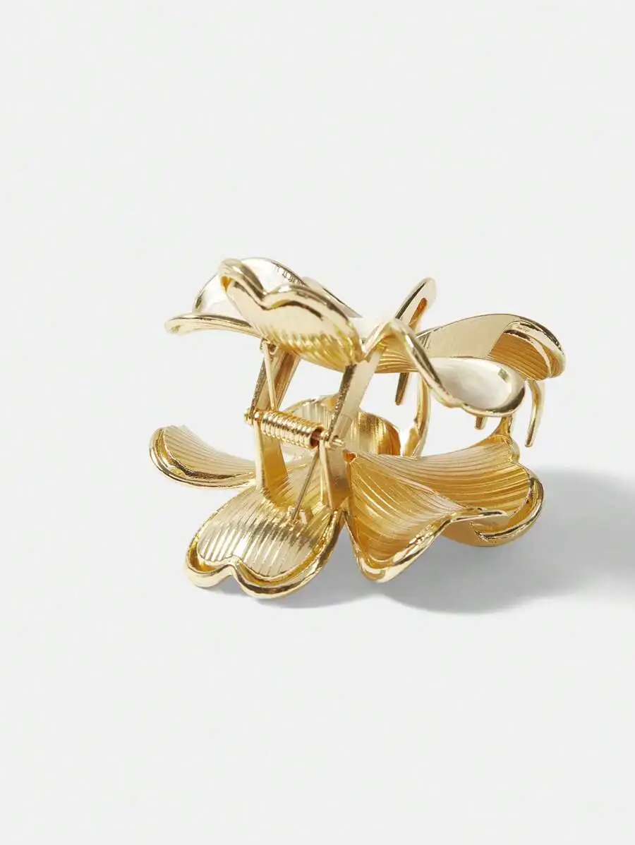 Floral Design Hair Claw Clip For Women
Floral Design Hair Claw Clip For Women