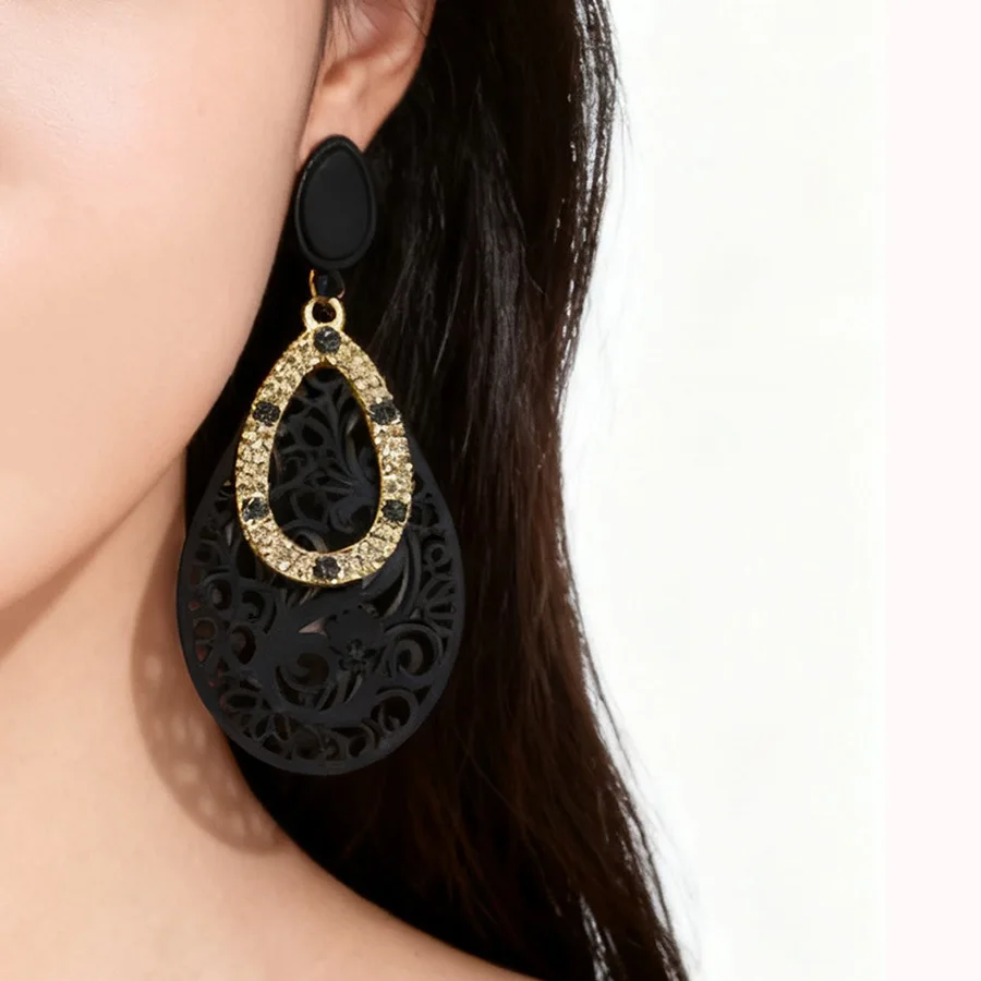New Chinese fashion light luxury geometric retro black water drop hollow pattern stud earrings temperament personality exaggerated earrings
New Chinese fashion light luxury geometric retro black water drop hollow pattern stud earrings temperament personality exaggerated earrings