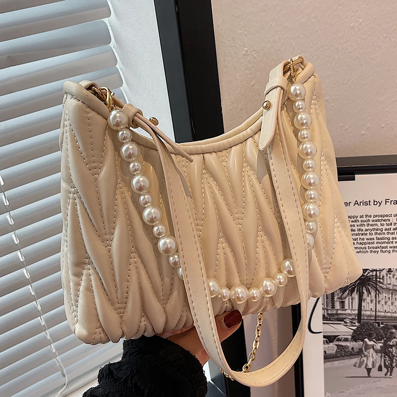 Chic PU Leather Shoulder Bag For Women New Elegant Pearls Chains Messenger Bags Simple Texture Female Handbags
Chic PU Leather Shoulder Bag For Women New Elegant Pearls Chains Messenger Bags Simple Texture Female Handbags
