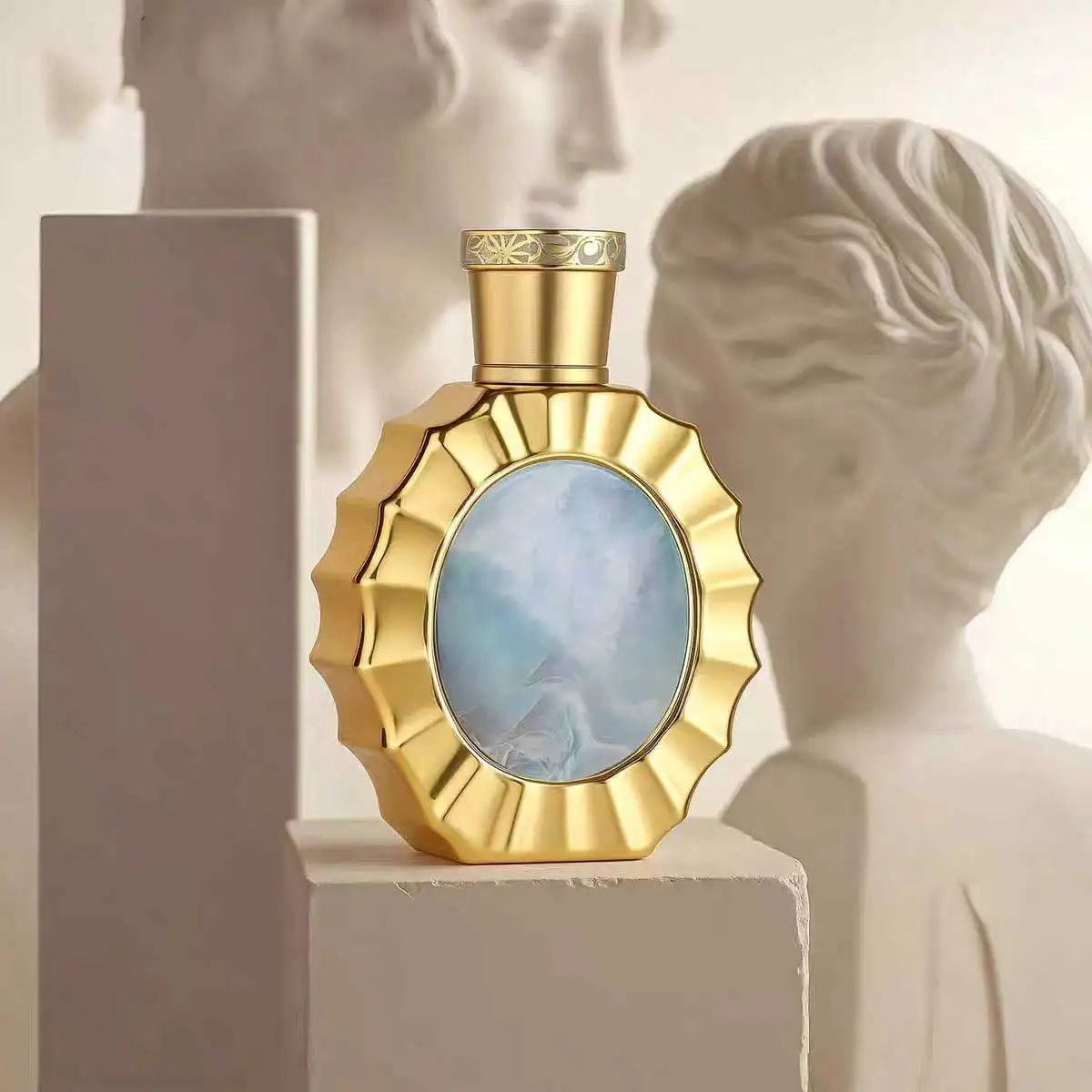 Корпус бутылки La Victoria 3,4 унции скрывает аромат изысканных цветов, с ванильной отделкой, как свеже запеченный десерт.
Корпус бутылки La Victoria 3,4 унции скрывает аромат изысканных цветов, с ванильной отделкой, как свеже запеченный десерт.