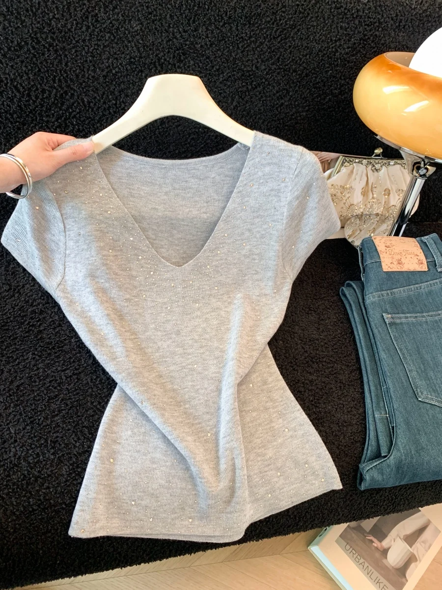 Korean Style V-Neck Rhinestone Short Sleeve T-Shirt Women's Summer Ice Silk Thin Slimming Base Top Fashionable Casual Knitted
Korean Style V-Neck Rhinestone Short Sleeve T-Shirt Women's Summer Ice Silk Thin Slimming Base Top Fashionable Casual Knitted