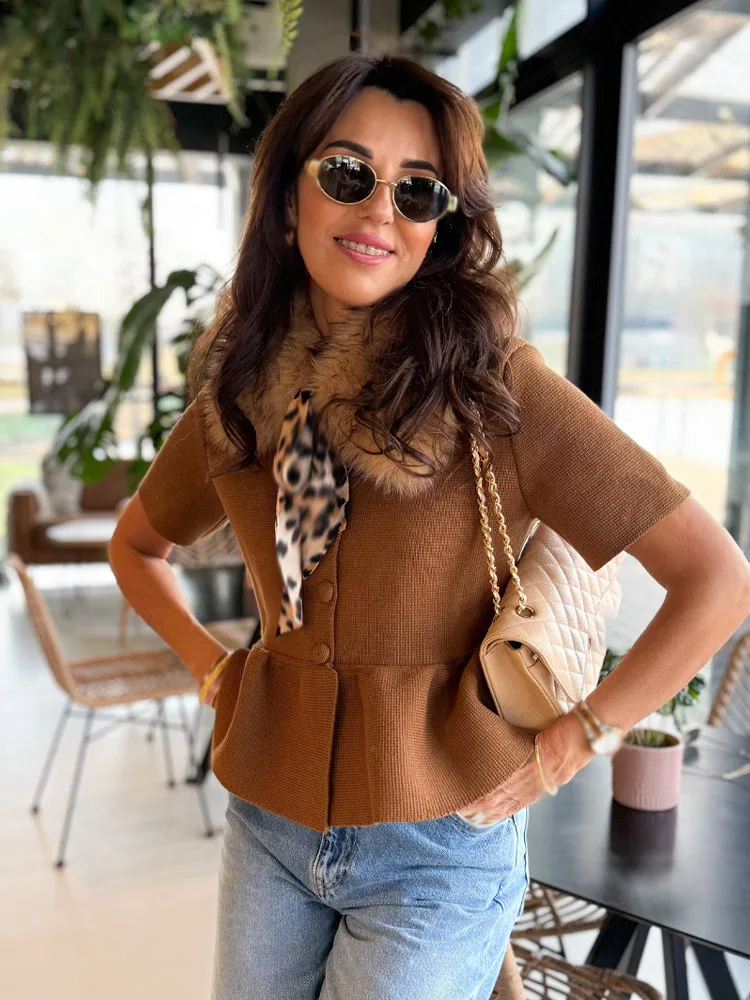 TRAFZA Spring Women Casual Buttons Solid Tops Turn-down Collar Cardigans Female Short Sleeve Short Skirt Hem Knitting Coats
TRAFZA Spring Women Casual Buttons Solid Tops Turn-down Collar Cardigans Female Short Sleeve Short Skirt Hem Knitting Coats