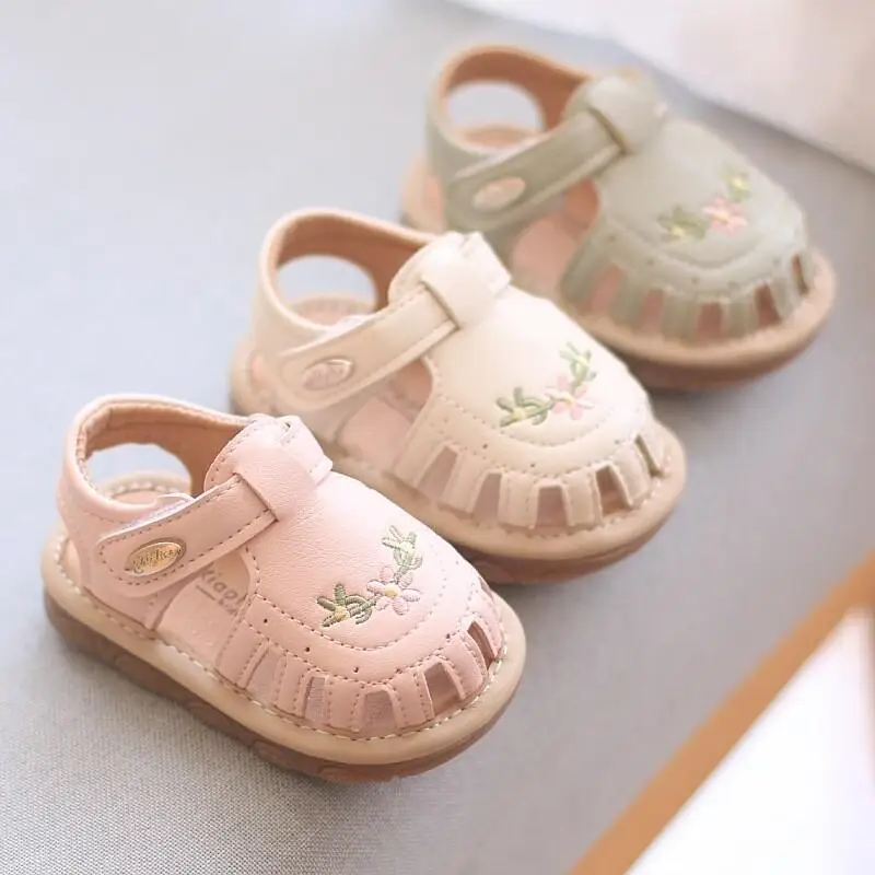 Kawaii Casual Shoe Childrens Shoes New Spring Summer Embroidered Baby Sandals Girls Soft Sole Squeaky Shoes for 2 Years Old
Kawaii Casual Shoe Childrens Shoes New Spring Summer Embroidered Baby Sandals Girls Soft Sole Squeaky Shoes for 2 Years Old