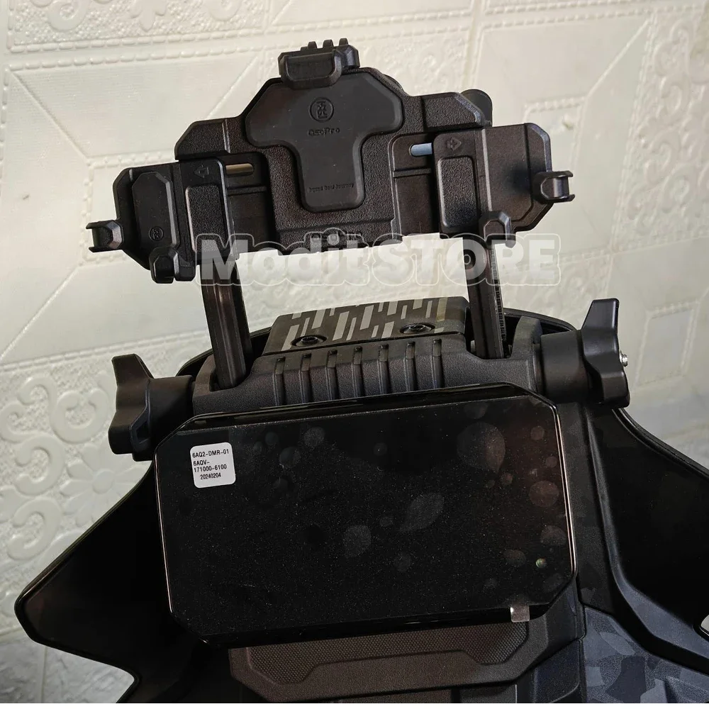 New Motorcycle GPS Phone Holder Stand Shock Absorber Phone Stand Navigation Bracket For CFMOTO 450MT 450 MT
New Motorcycle GPS Phone Holder Stand Shock Absorber Phone Stand Navigation Bracket For CFMOTO 450MT 450 MT