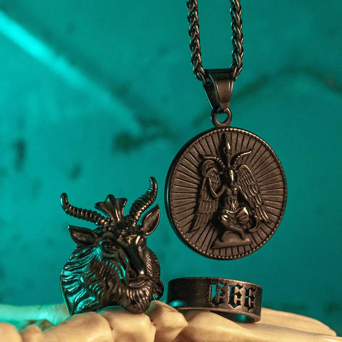 European and American Dark Series Goat Double-Side Pendant Necklace Gothic Rock Relief
European and American Dark Series Goat Double-Side Pendant Necklace Gothic Rock Relief