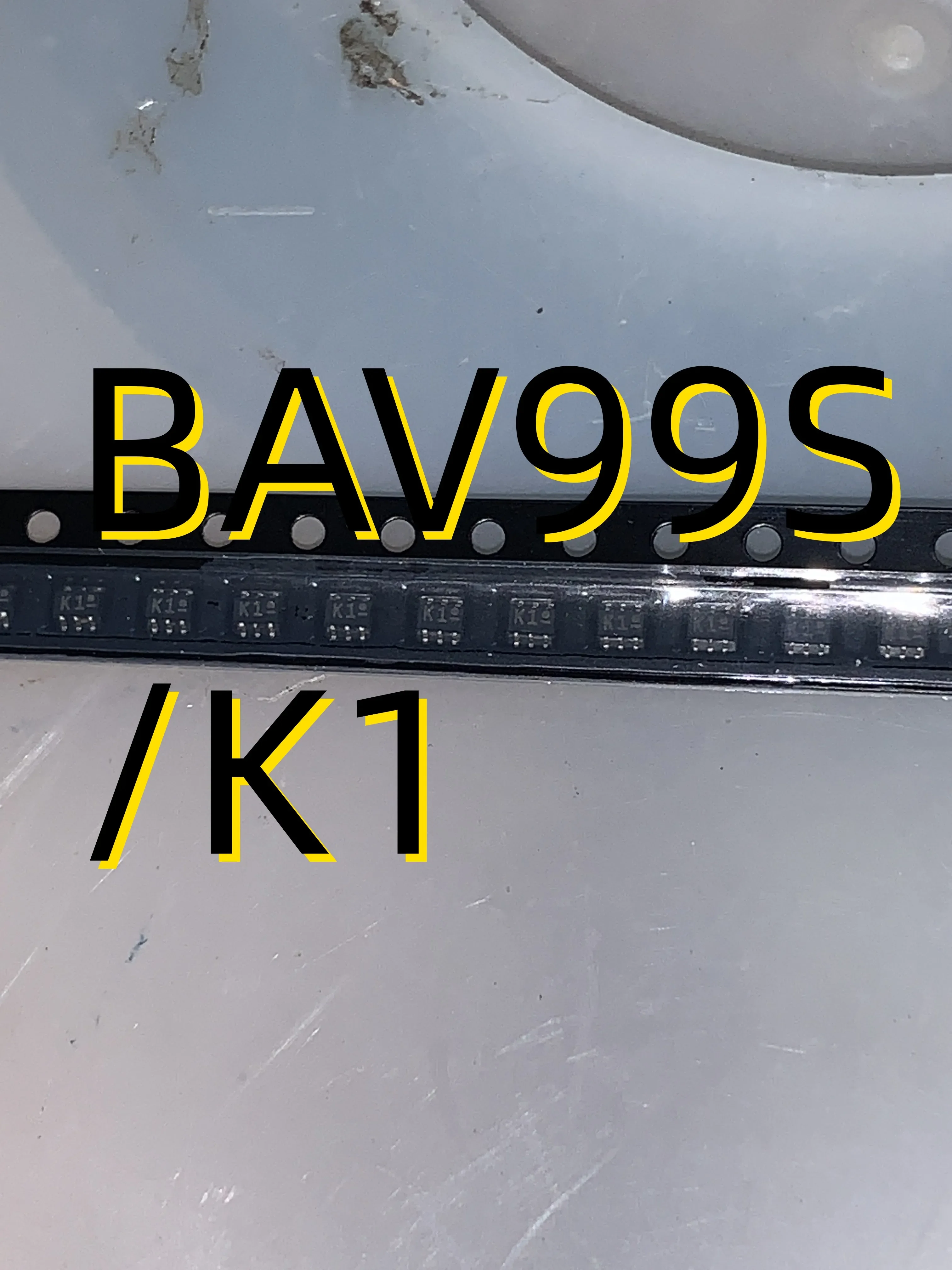 Совершенно новые 10 шт. BAV99S /K1
Совершенно новые 10 шт. BAV99S /K1