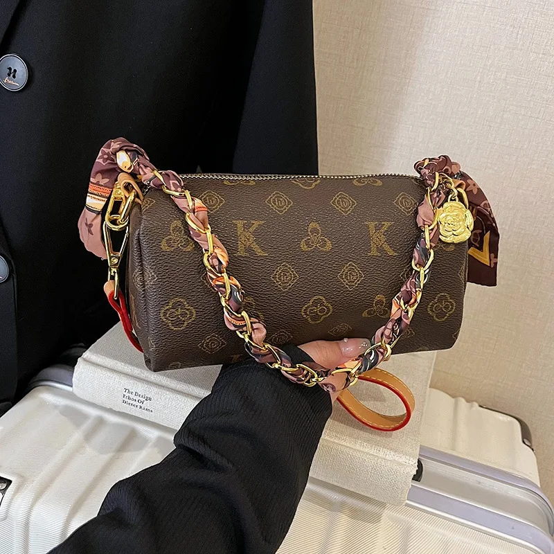 Сумка-подушка с текстурированным принтом 2025 года, женская роскошная сумка через плечо, шикарная сумка через плечо «день-ночь», повседневная сумка-слинг, минималистский стиль
Сумка-подушка с текстурированным принтом 2025 года, женская роскошная сумка через плечо, шикарная сумка через плечо «день-ночь», повседневная сумка-слинг, минималистский стиль