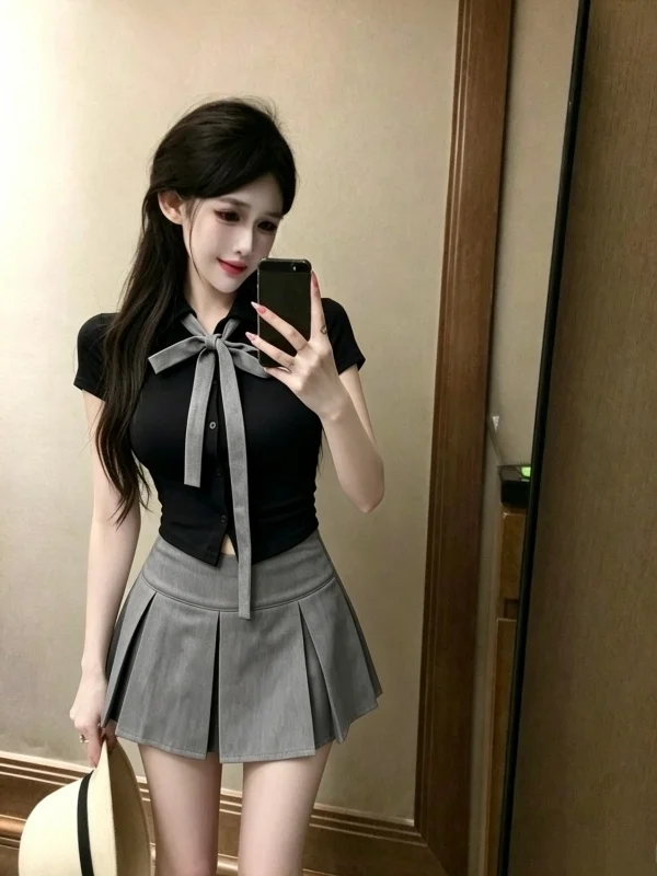 Korean Style Fashion Design Sweet Knot Color Block Short Sleeve Top High Waist Pleated Skirt Two Piece Set
Korean Style Fashion Design Sweet Knot Color Block Short Sleeve Top High Waist Pleated Skirt Two Piece Set