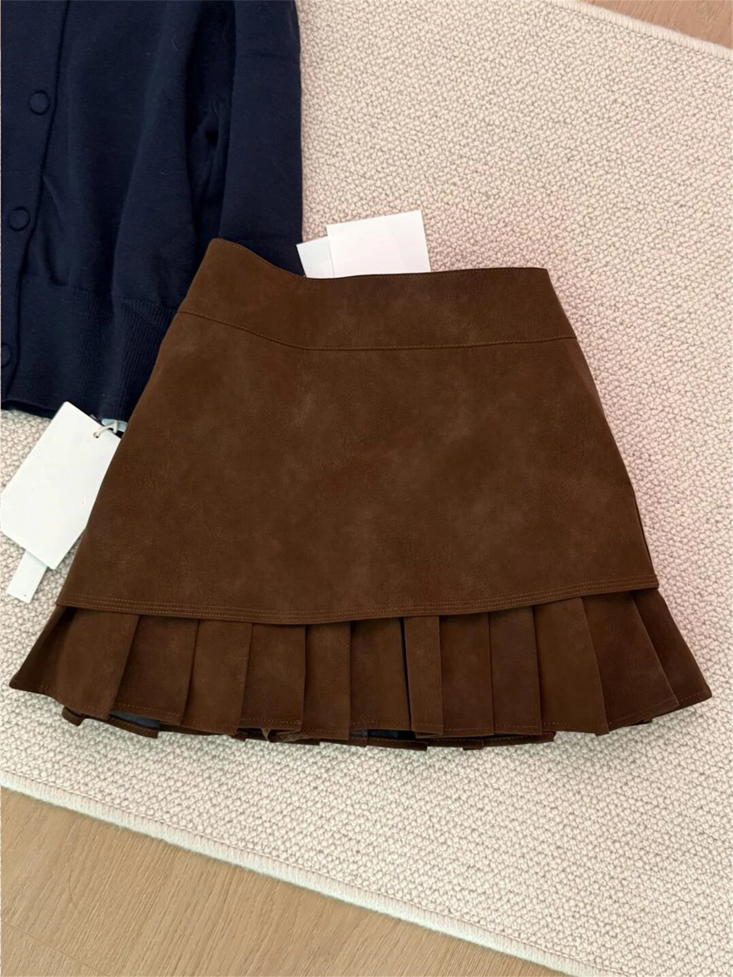 plus Size Women's Brown Suede High Waist A-Line Skirt Spring Autumn Pleated Skirt Hip Concealing Vintage Sle ort Skirt
plus Size Women's Brown Suede High Waist A-Line Skirt Spring Autumn Pleated Skirt Hip Concealing Vintage Sle ort Skirt
