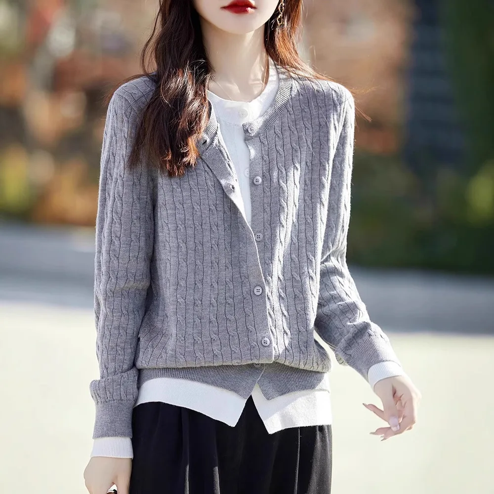 Retro Twist Contrasting Color Overlap Two Pieces Knitted Cardigan Women's Sweater 2025 New Korean Style Top
Retro Twist Contrasting Color Overlap Two Pieces Knitted Cardigan Women's Sweater 2025 New Korean Style Top