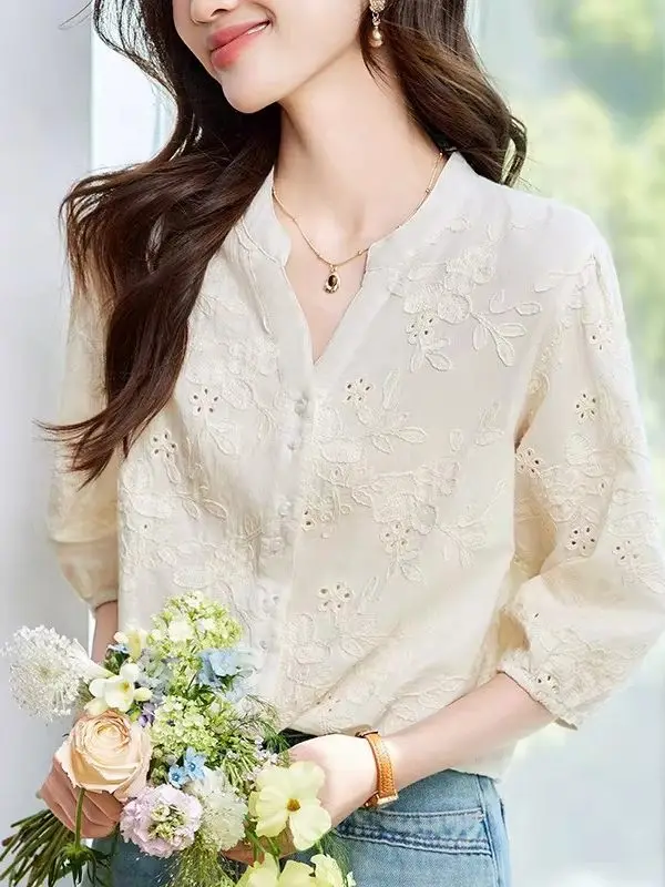 Elegant Short Sleeve Embroidered V-Neck Shirt for Women Casual Style Breathable Skin-Friendly Summer Top Large Size
Elegant Short Sleeve Embroidered V-Neck Shirt for Women Casual Style Breathable Skin-Friendly Summer Top Large Size