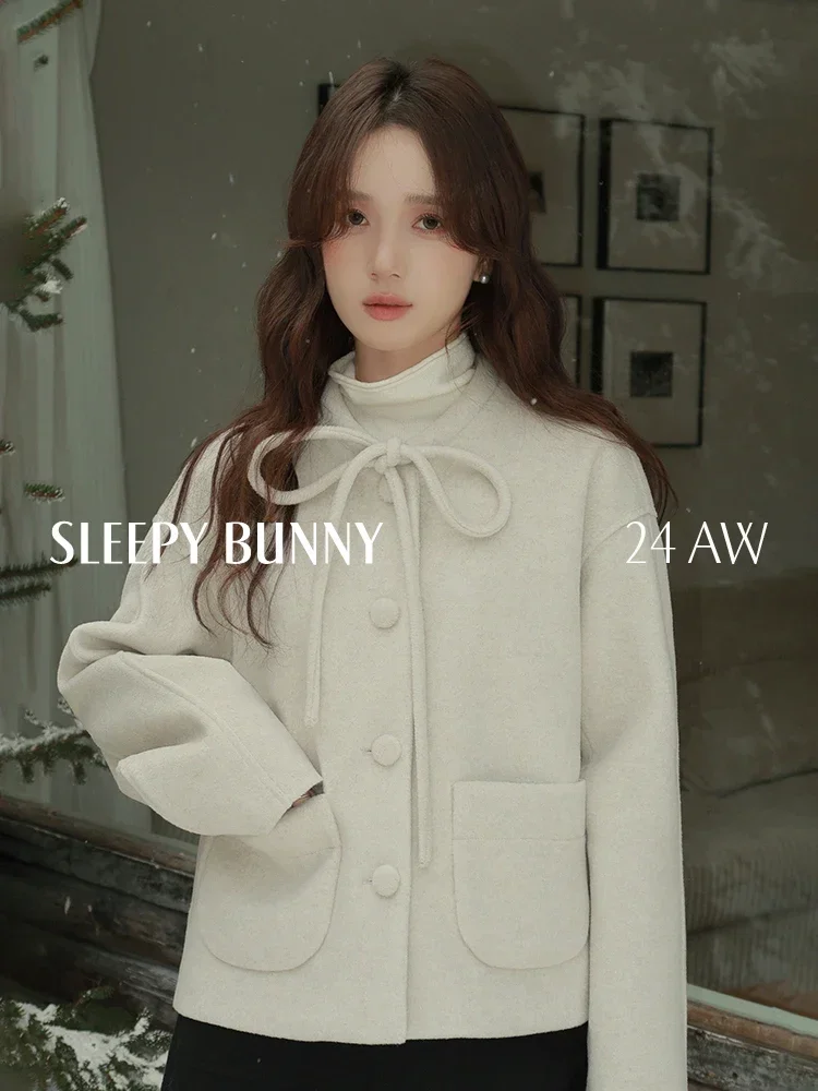 Sweet Bow-Tie Wool Coat Women Fall Winter Loose Fit Warm Elegant Overcoat Soft Japan Style Short Woolen Outerwear 2025 Fashion
Sweet Bow-Tie Wool Coat Women Fall Winter Loose Fit Warm Elegant Overcoat Soft Japan Style Short Woolen Outerwear 2025 Fashion