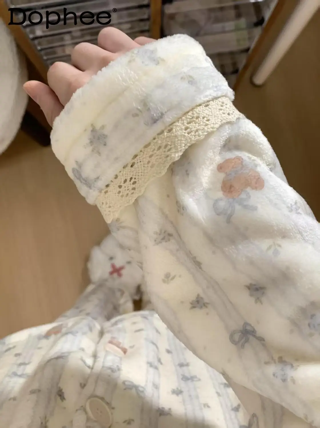 Floral Cartoon Bear Pajamas for Women Winter 2025 New Thickened Warm Sweet Cute Casual Homewear
Floral Cartoon Bear Pajamas for Women Winter 2025 New Thickened Warm Sweet Cute Casual Homewear