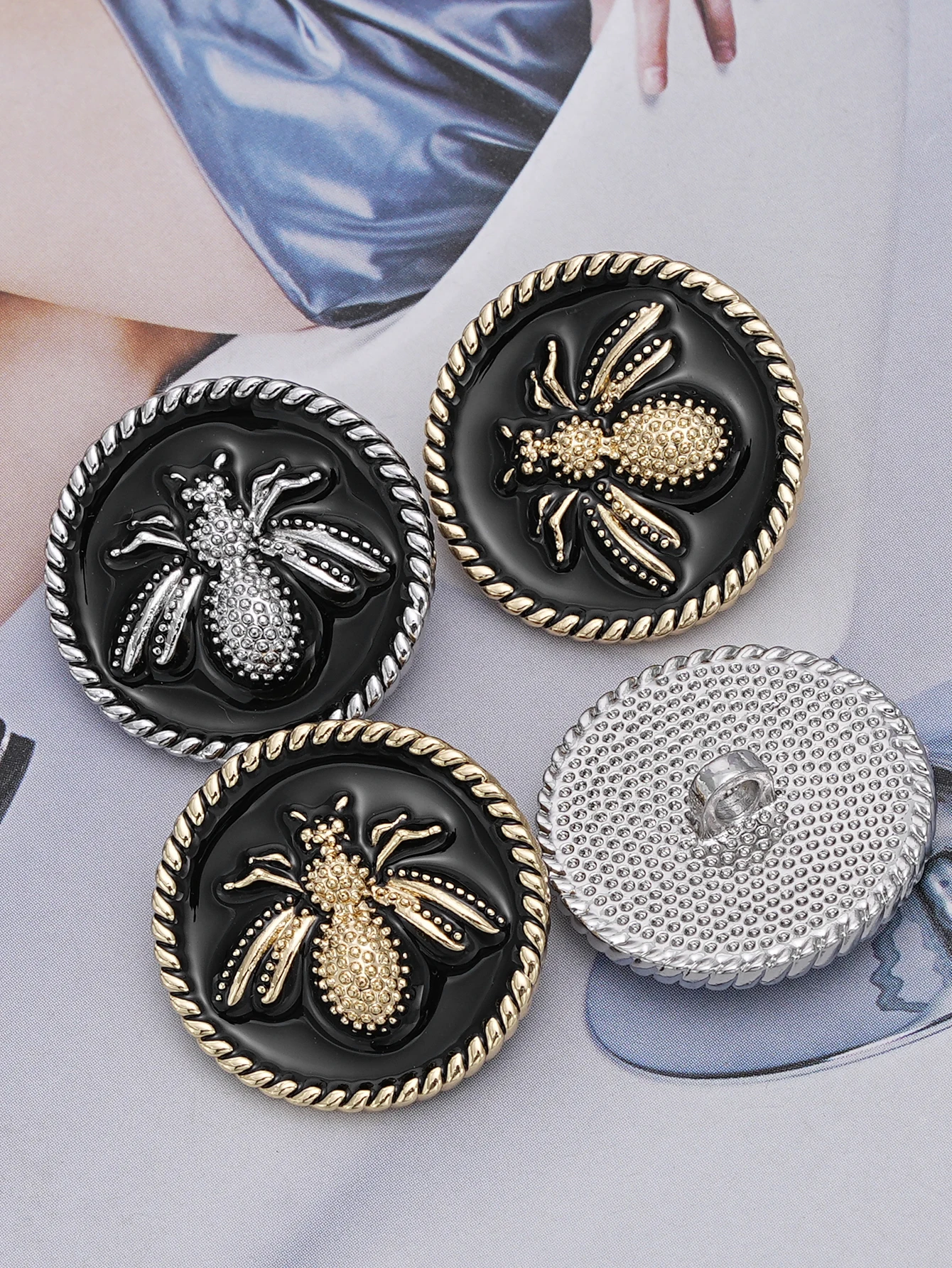 3/6/10 шт., золотой декор в виде пчелы, стразы, пуговицы с бриллиантами для одежды, роскошное пальто, кардиган, свитер, аксессуары для рукоделия
3/6/10 шт., золотой декор в виде пчелы, стразы, пуговицы с бриллиантами для одежды, роскошное пальто, кардиган, свитер, аксессуары для рукоделия