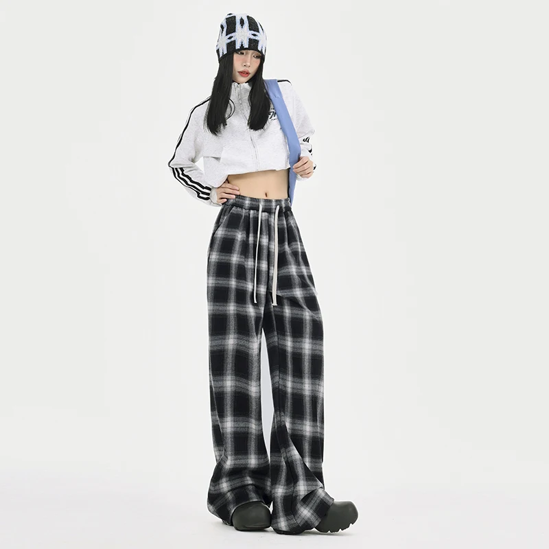 Fleece-lined black and white plaid autumn and winter drawstring elastic waist loose straight casual wide-leg pants
Fleece-lined black and white plaid autumn and winter drawstring elastic waist loose straight casual wide-leg pants