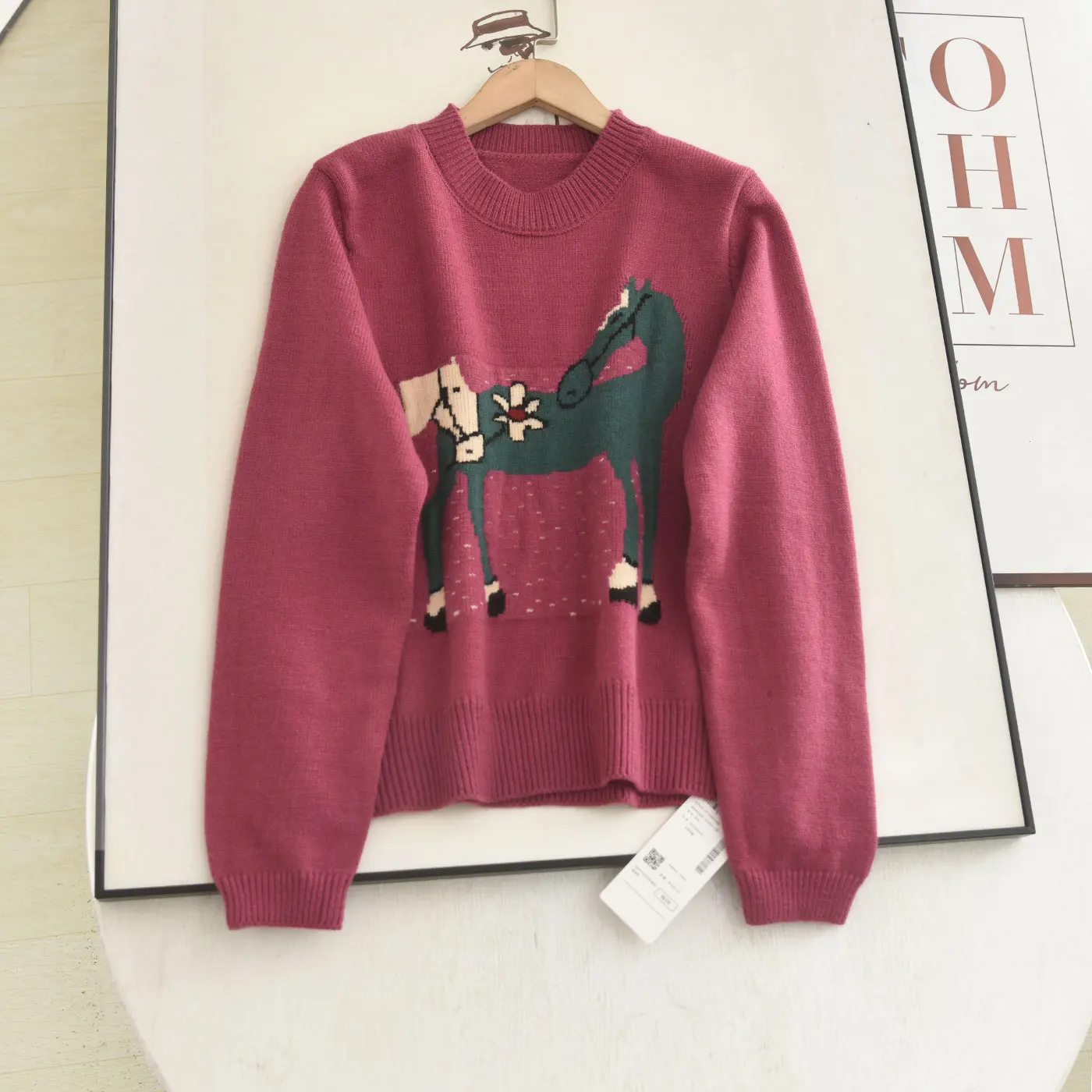 Малиново-красный вязаный свитер, круглый, с надписью, с мультяшной вышивкой, осень-зима 2024, модный женский свободный крой, длинный...
Малиново-красный вязаный свитер, круглый, с надписью, с мультяшной вышивкой, осень-зима 2024, модный женский свободный крой, длинный...