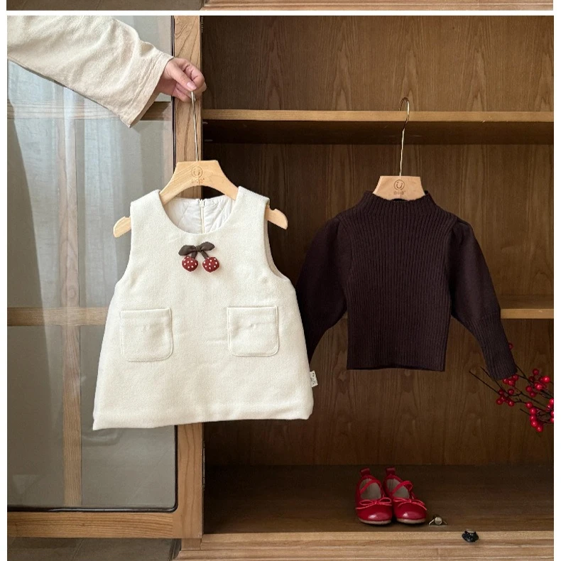Girls Suit 2025 Spring and Autumn New Childrens Clothing Girls Baby Cute Sweater Cherry Woolen Dress Two Sets Simple Daily
Girls Suit 2025 Spring and Autumn New Childrens Clothing Girls Baby Cute Sweater Cherry Woolen Dress Two Sets Simple Daily