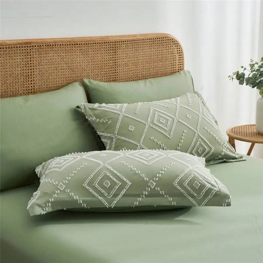 7-Piece Green Geometric Embroidered Bedding Set Soft Summer Comforter Set Hotel Home Decor
7-Piece Green Geometric Embroidered Bedding Set Soft Summer Comforter Set Hotel Home Decor