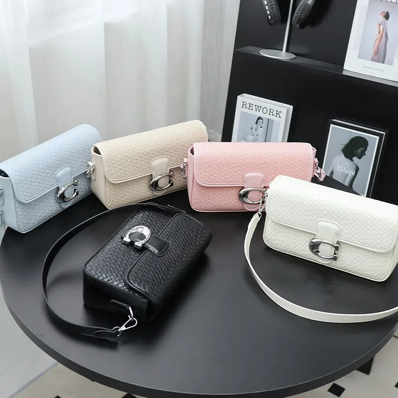 Модная пригородная сумка через плечо — элегантная винтажная кожаная сумка-мессенджер с буквенным логотипом и дизайном большой вместимости
Модная пригородная сумка через плечо — элегантная винтажная кожаная сумка-мессенджер с буквенным логотипом и дизайном большой вместимости