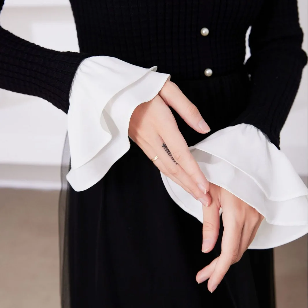 Hot Selling Spot Double Lace Sleeves Lady's Temperament Hand Sleeves Retro Decorative Cuffs Amazon
Hot Selling Spot Double Lace Sleeves Lady's Temperament Hand Sleeves Retro Decorative Cuffs Amazon