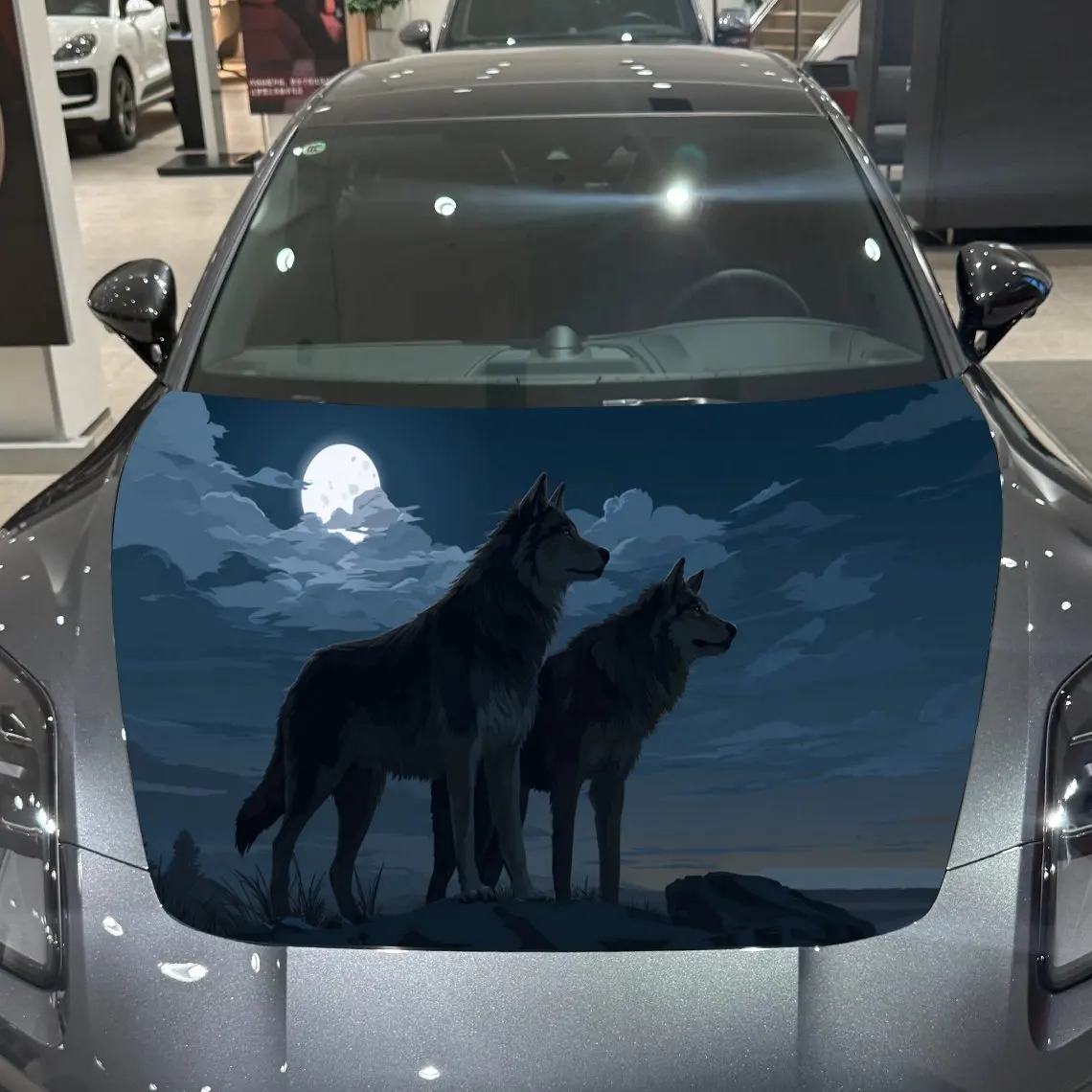 Moonlit Twin Wolf Night ПВХ обертывания на капот автомобиля, самоклеящаяся водонепроницаемая наклейка на капот автомобиля, защитная наклейка для украшения автомобиля
Moonlit Twin Wolf Night ПВХ обертывания на капот автомобиля, самоклеящаяся водонепроницаемая наклейка на капот автомобиля, защитная наклейка для украшения автомобиля
