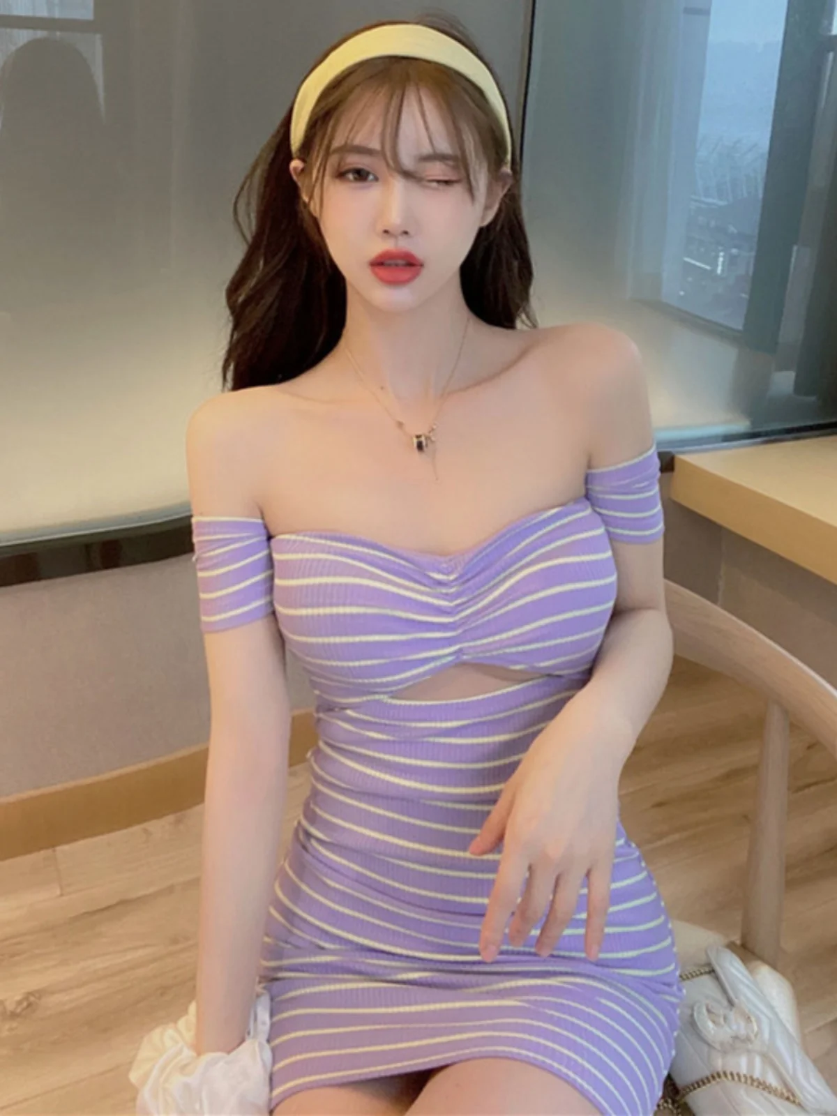 Summer Sexy Stripe One Shoulder Tube Top Short Skirt Hanging Neck Slim Night Club Dancing Dress High Waist No Sleeve V-Neck H...
Summer Sexy Stripe One Shoulder Tube Top Short Skirt Hanging Neck Slim Night Club Dancing Dress High Waist No Sleeve V-Neck H...