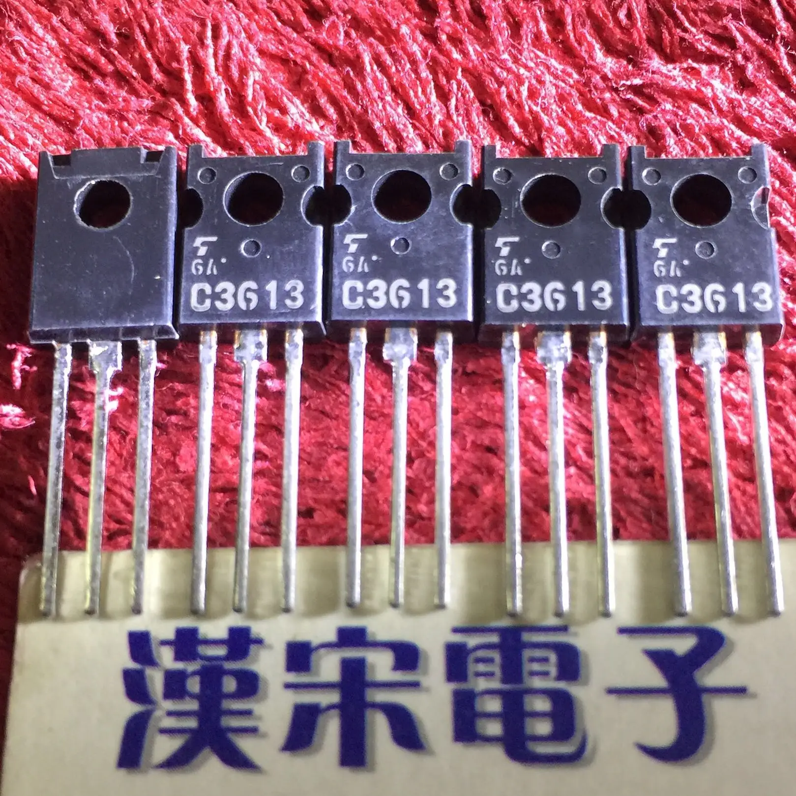 2SC3613 C3613 ТО-126 10шт.
2SC3613 C3613 ТО-126 10шт.