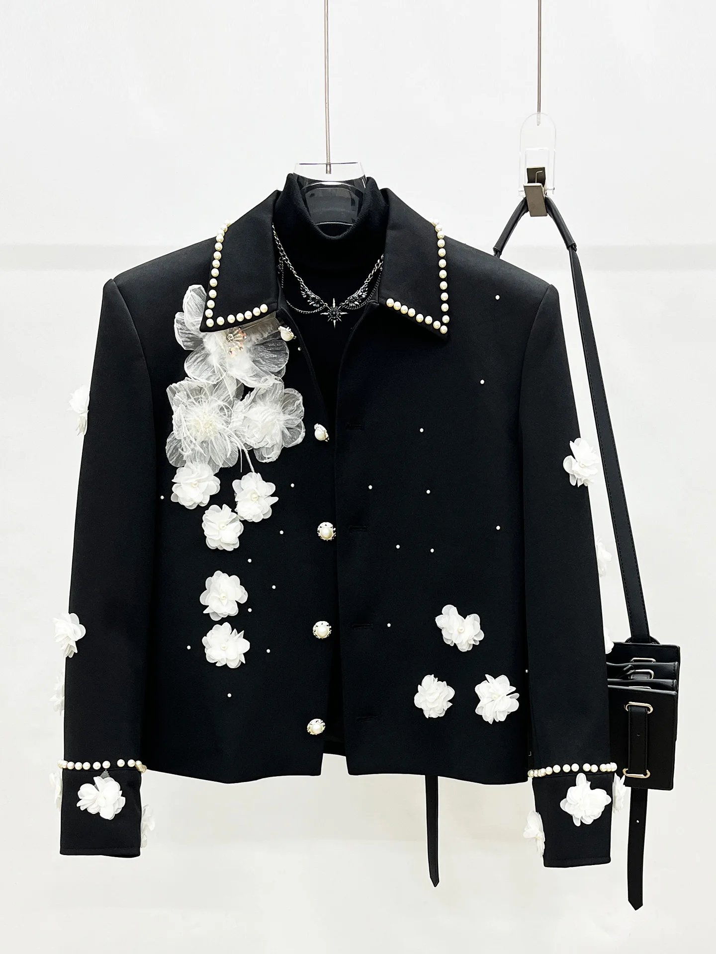 Casual Sle Men's Jaet with 3D Flower Beading Design Loose Fit Versatile Outerwear Youth Faion Windproof ort Sve
Casual Sle Men's Jaet with 3D Flower Beading Design Loose Fit Versatile Outerwear Youth Faion Windproof ort Sve